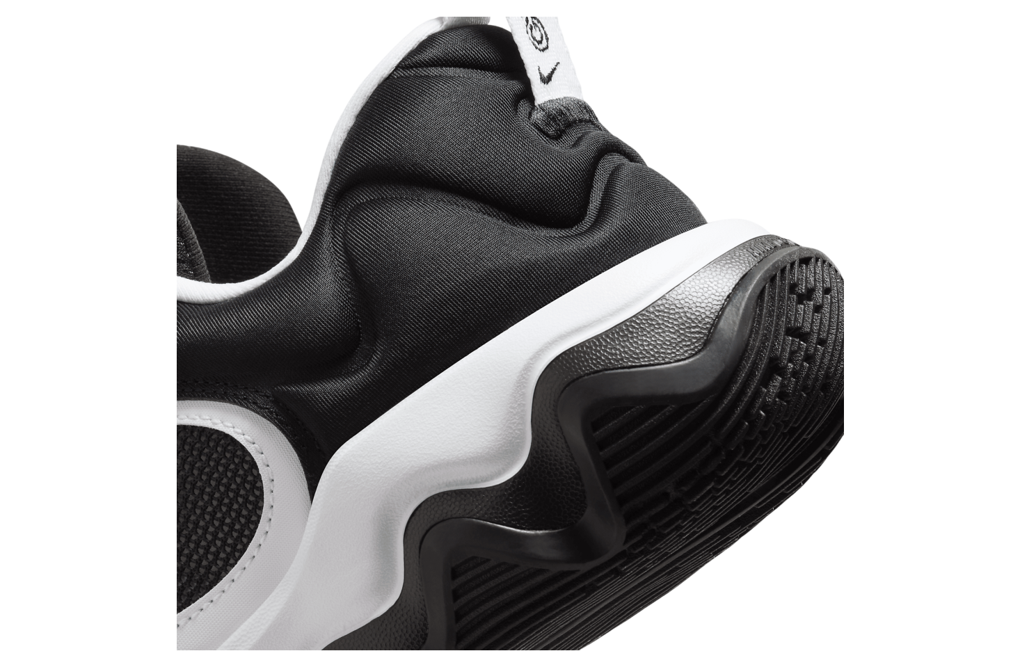Nike Giannis Immortality 3 "Black / White"